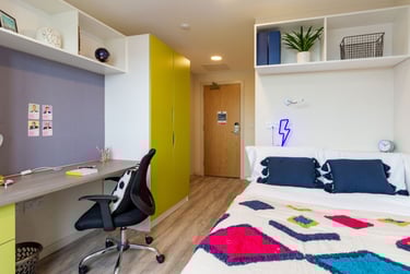 Gold En Suite at The Barn, Bampfylde Street, Newtown, Exeter, EX12FQ - Image 1